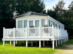 Luxury 2 Bedroom Caravan MC35, Shanklin, Isle of Wight